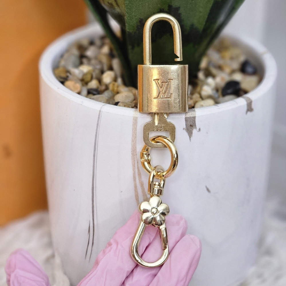 Louis Vuitton Gold Key with Lock - Picture 7 of 8